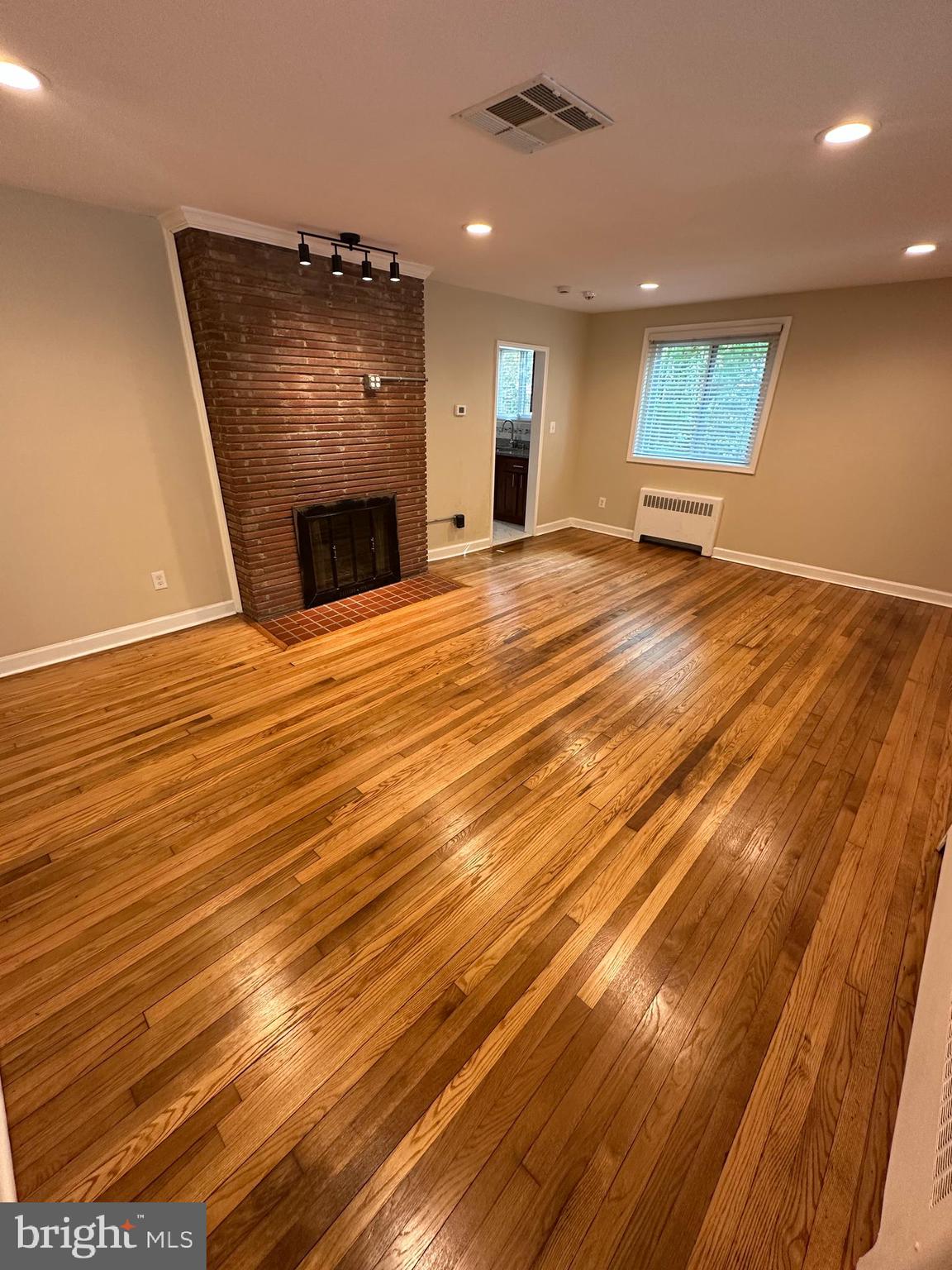 UNIVERSITY HILLS - Residential Lease