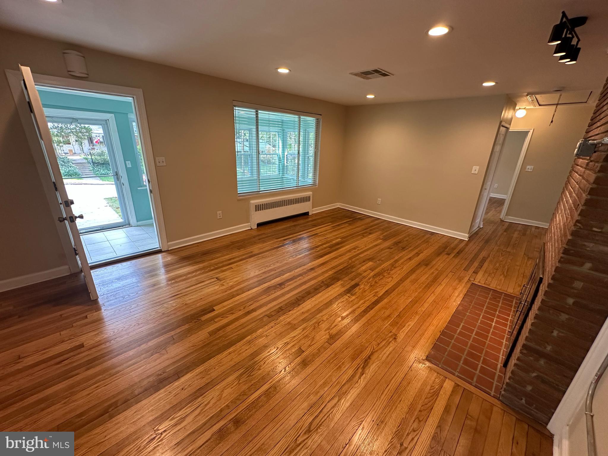 UNIVERSITY HILLS - Residential Lease