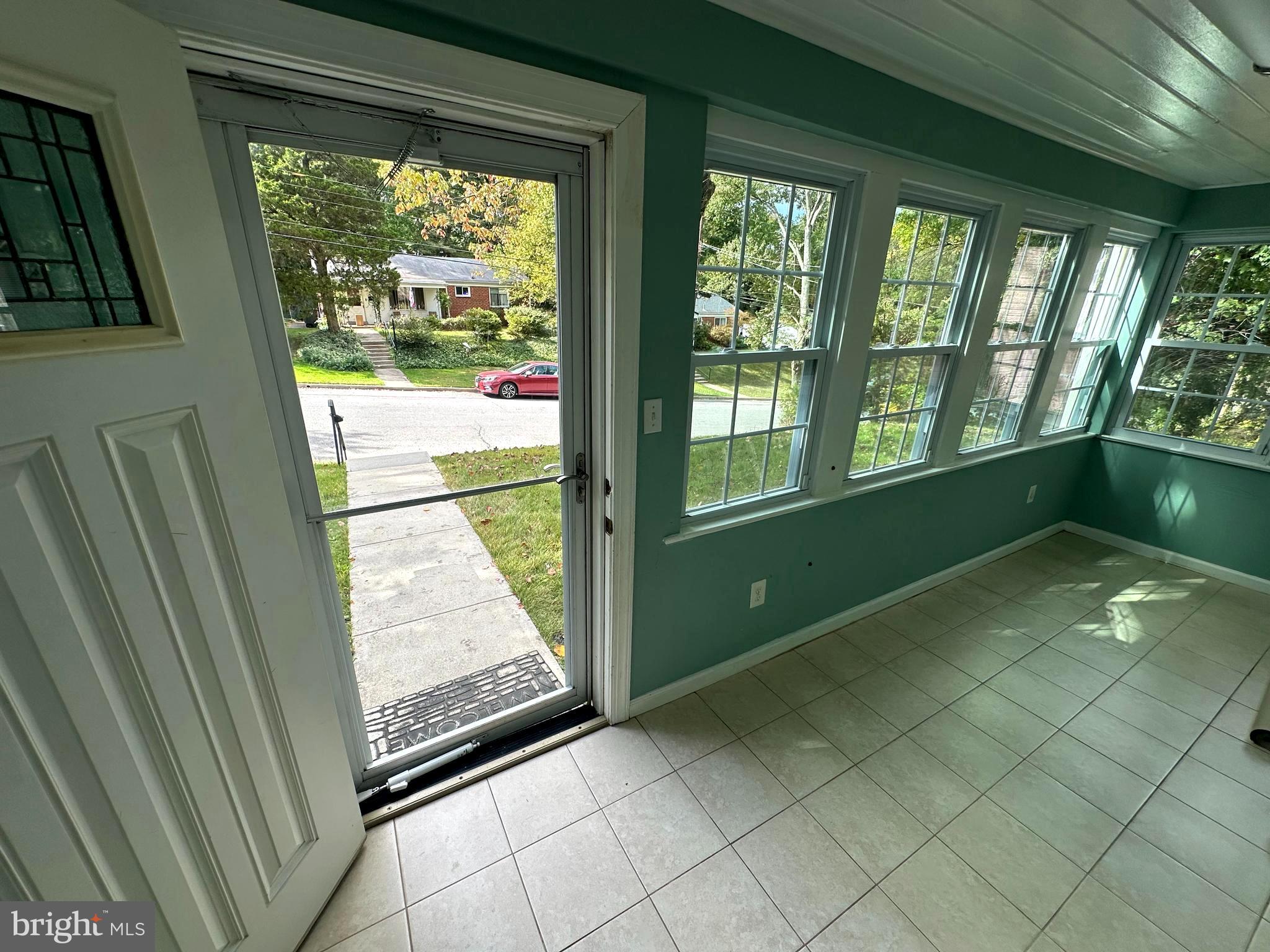 UNIVERSITY HILLS - Residential Lease