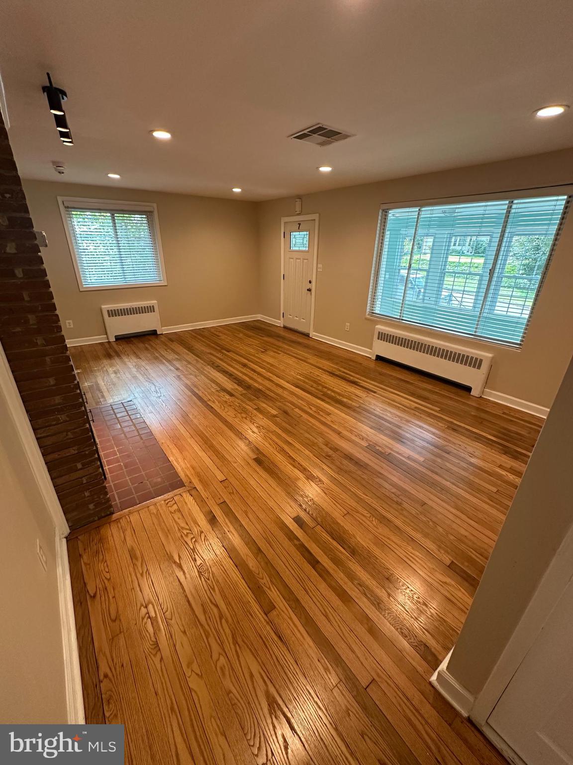 UNIVERSITY HILLS - Residential Lease