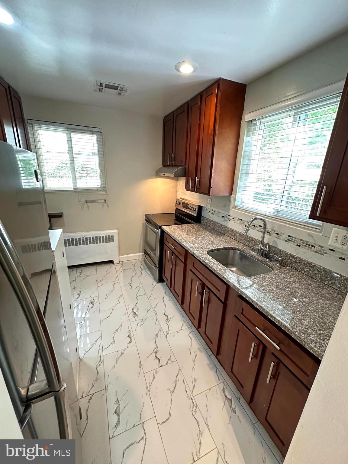 UNIVERSITY HILLS - Residential Lease