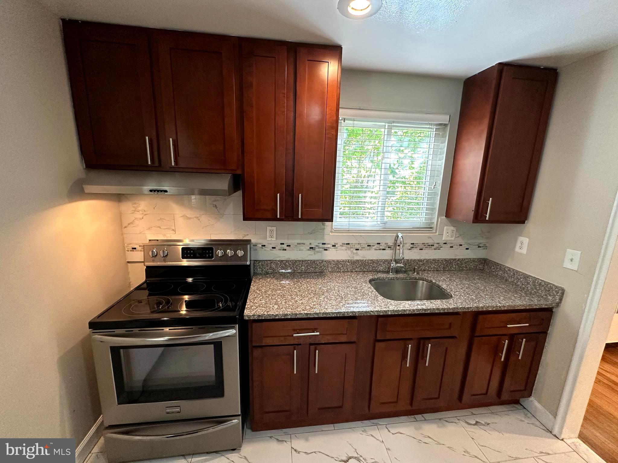 UNIVERSITY HILLS - Residential Lease