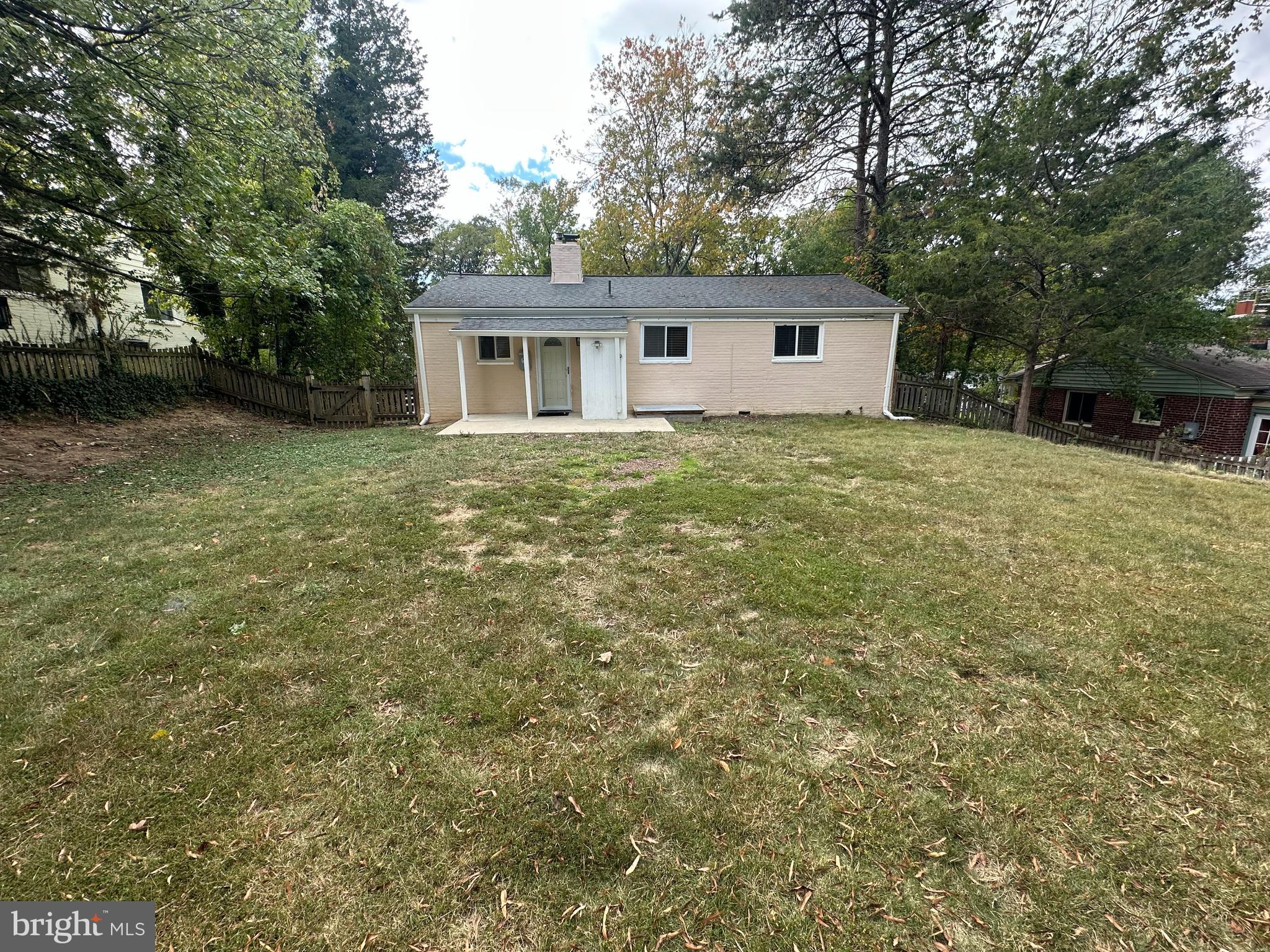 UNIVERSITY HILLS - Residential Lease