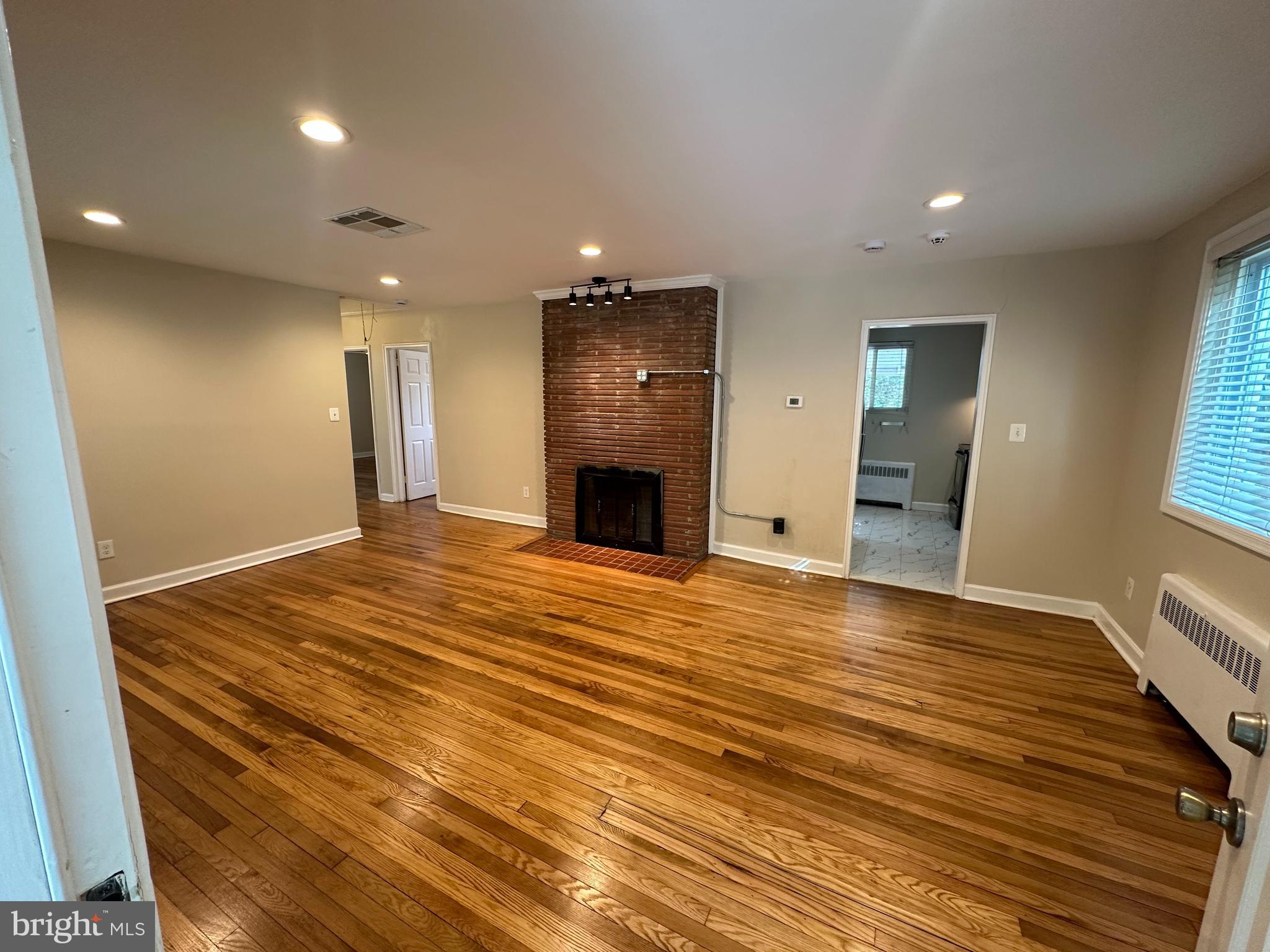 UNIVERSITY HILLS - Residential Lease