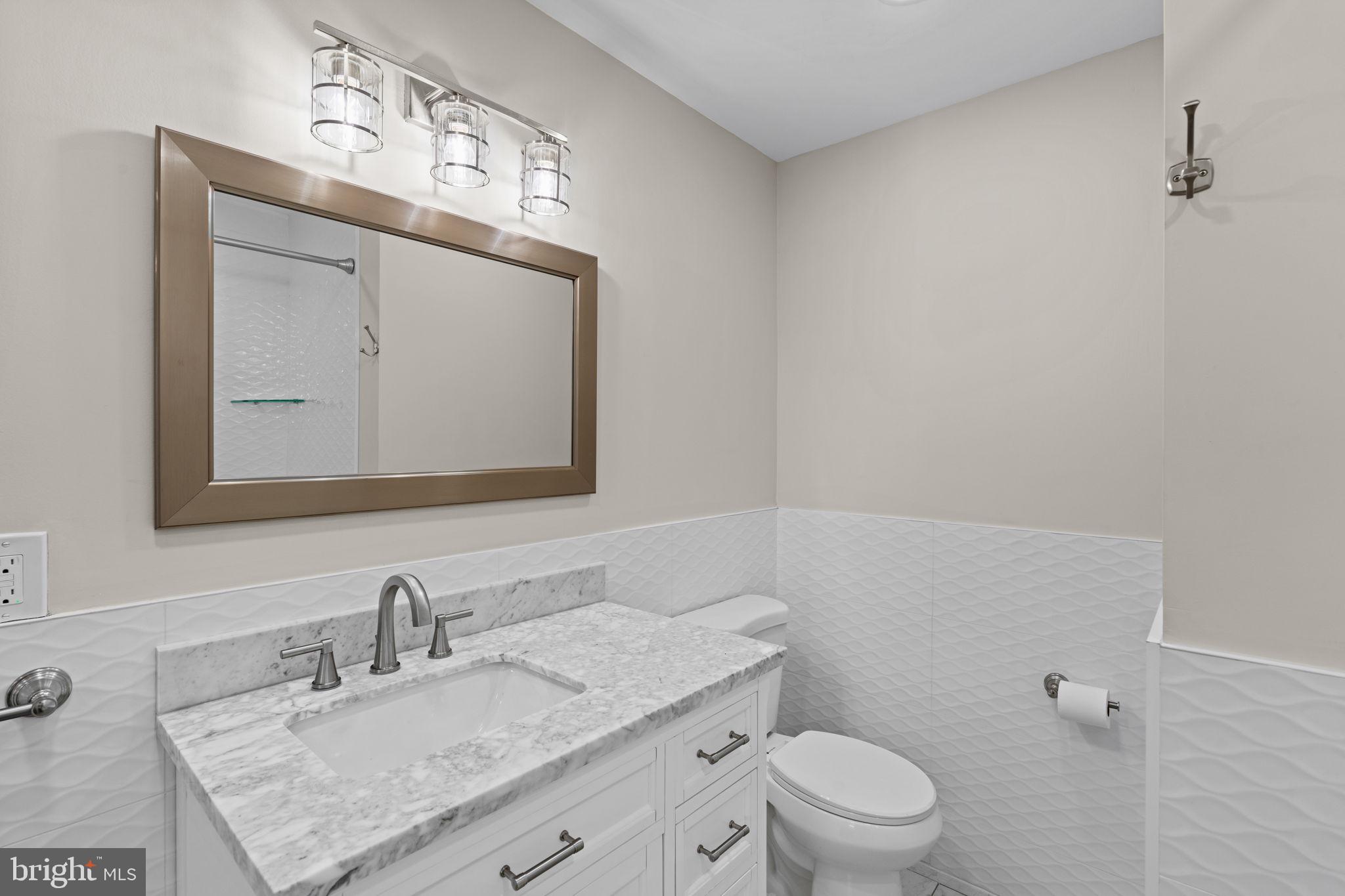 QUEEN VILLAGE - Residential