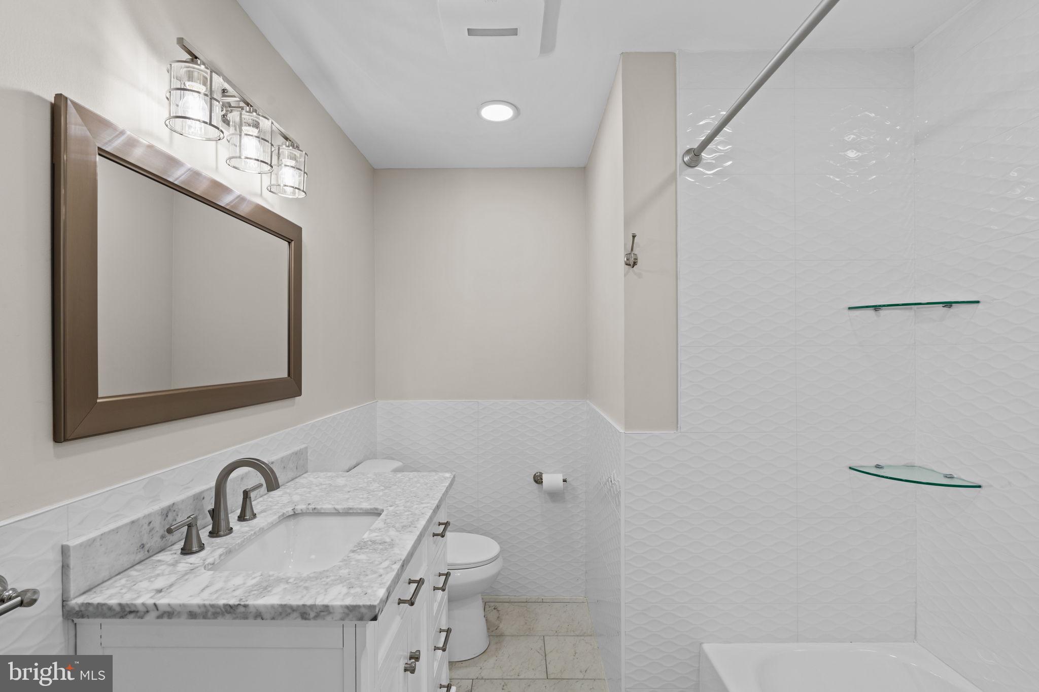 QUEEN VILLAGE - Residential