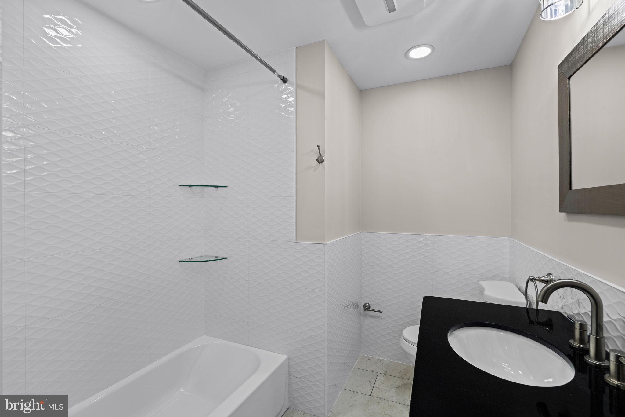 QUEEN VILLAGE - Residential