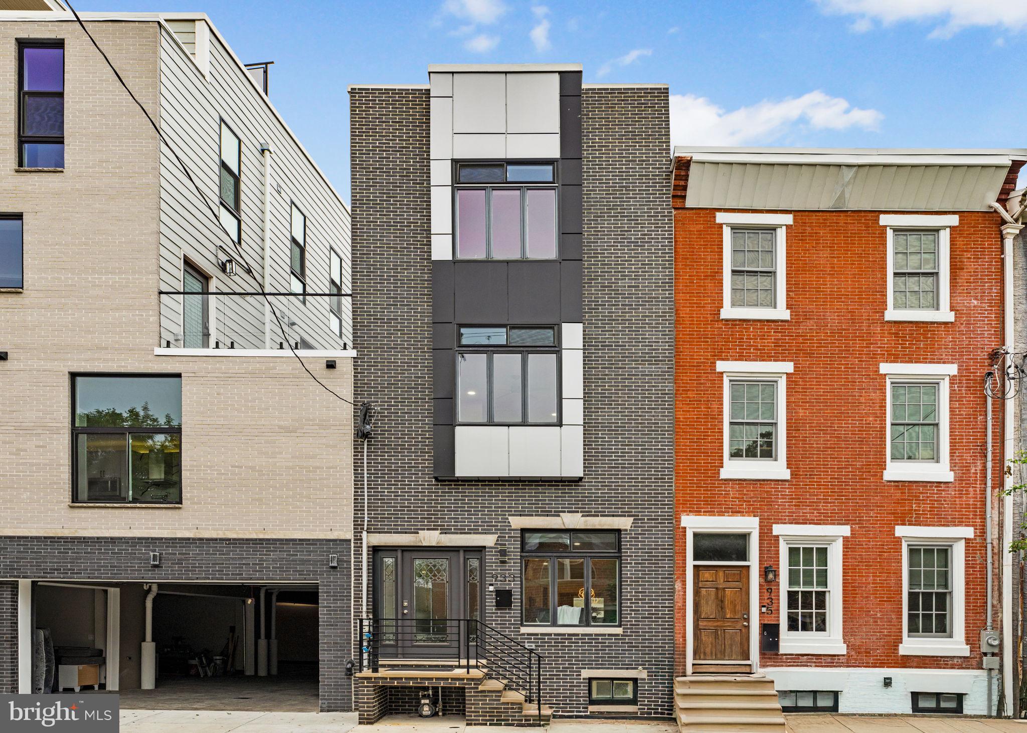 QUEEN VILLAGE - Residential