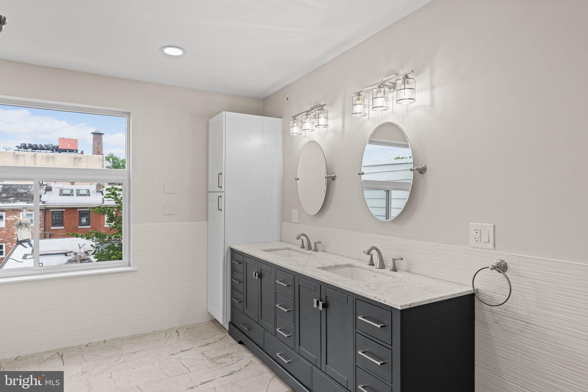 QUEEN VILLAGE - Residential