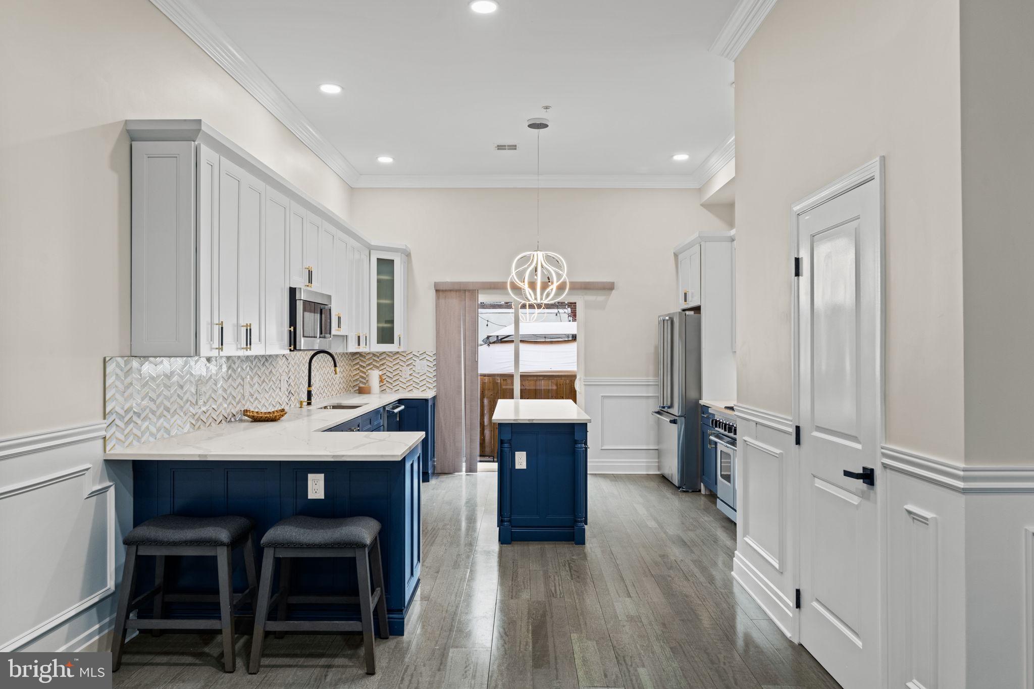 QUEEN VILLAGE - Residential