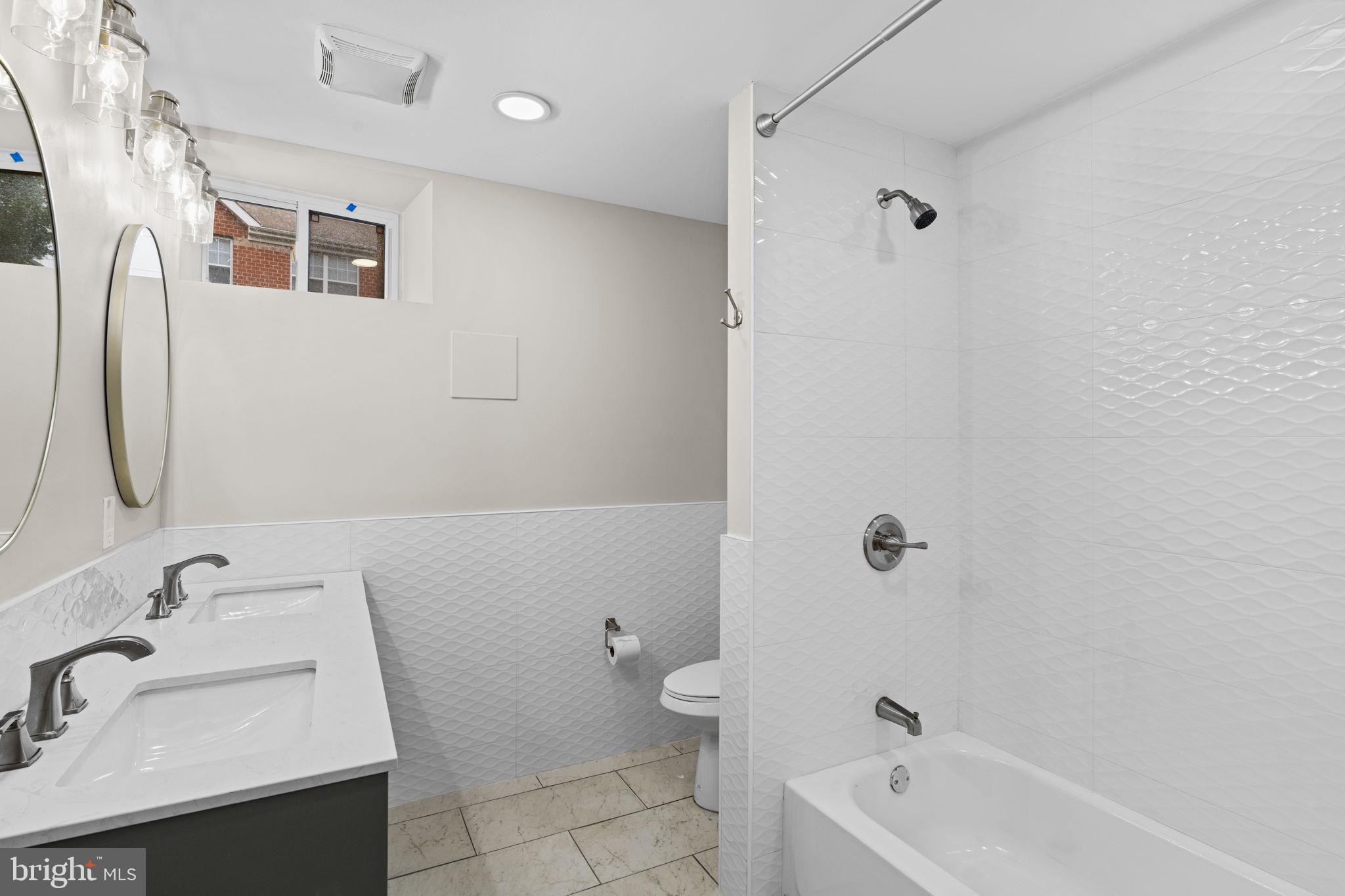 QUEEN VILLAGE - Residential