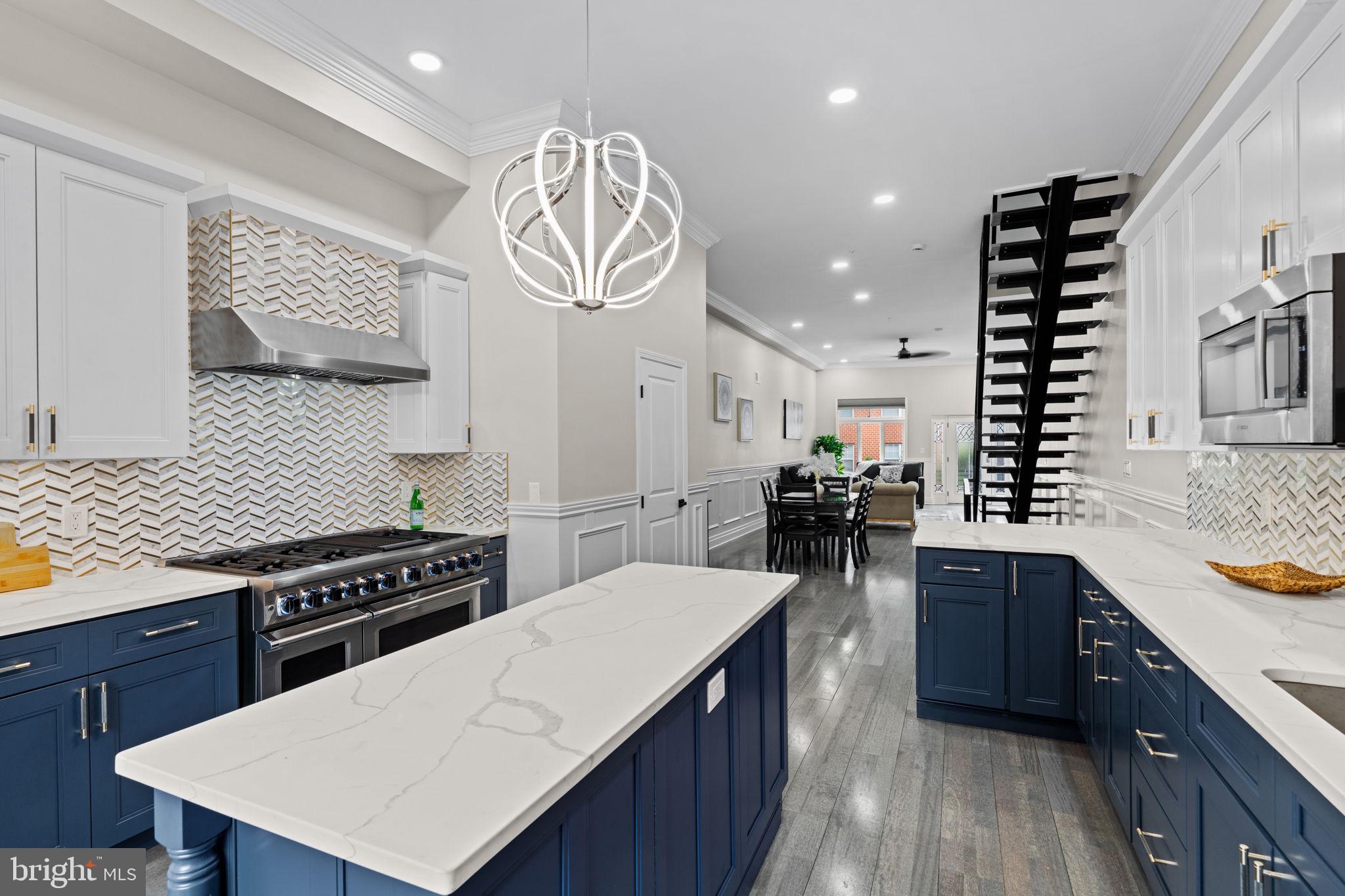 QUEEN VILLAGE - Residential