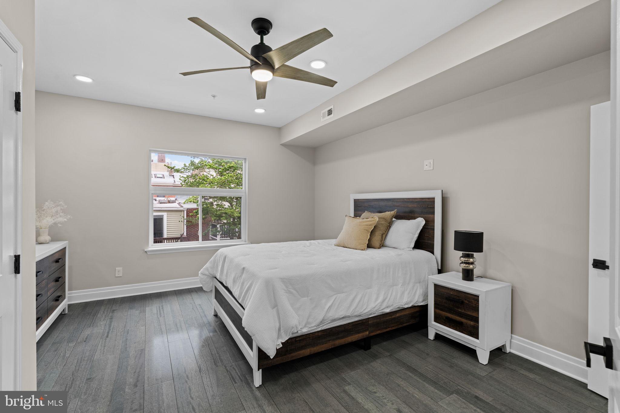 QUEEN VILLAGE - Residential