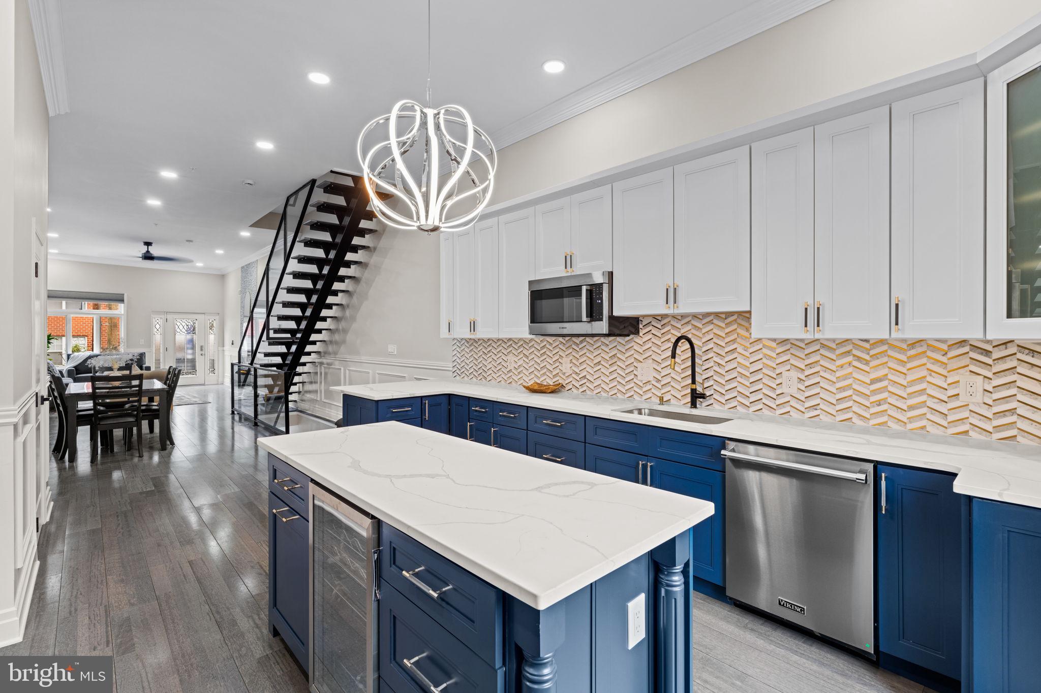 QUEEN VILLAGE - Residential