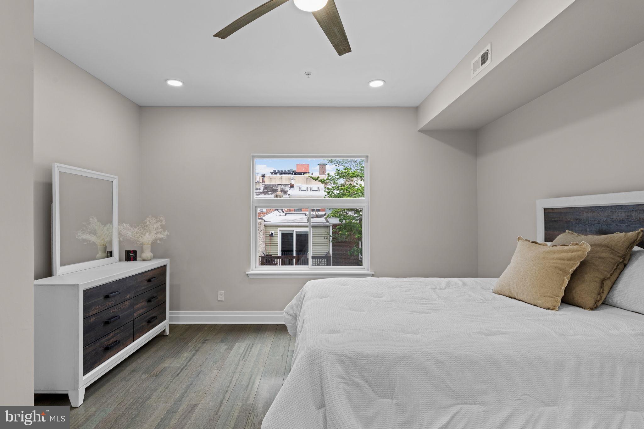 QUEEN VILLAGE - Residential