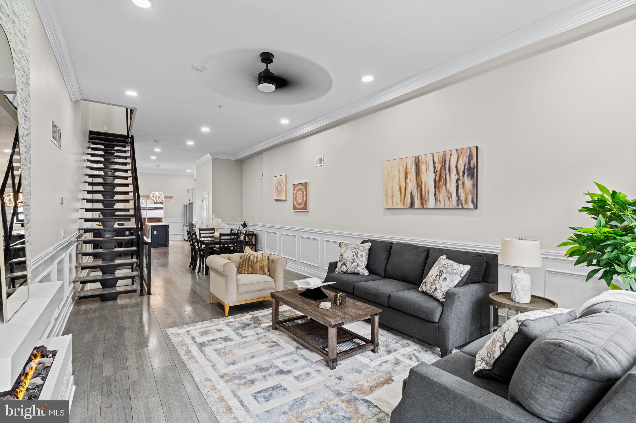 QUEEN VILLAGE - Residential