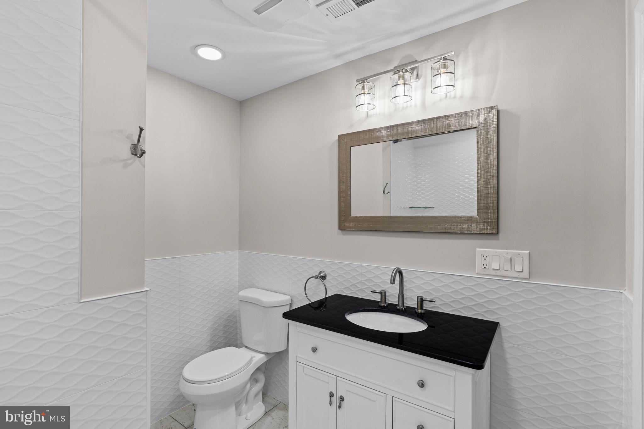 QUEEN VILLAGE - Residential