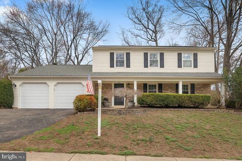 Photo of 7596 Ruxton Drive, SPRINGFIELD, VA 22153 (MLS # VAFX2296146)
