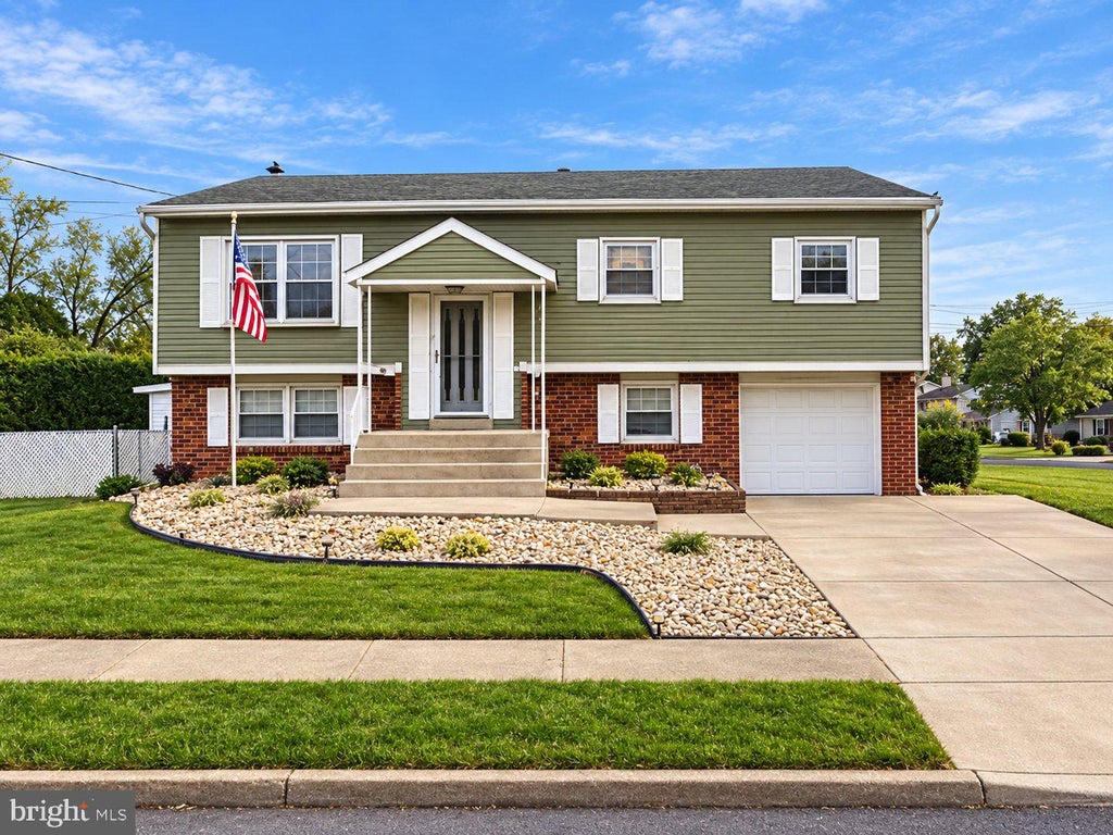 Photo of 7991 Grant Avenue, PENNSAUKEN, NJ 08109 (MLS # NJCD2128144)