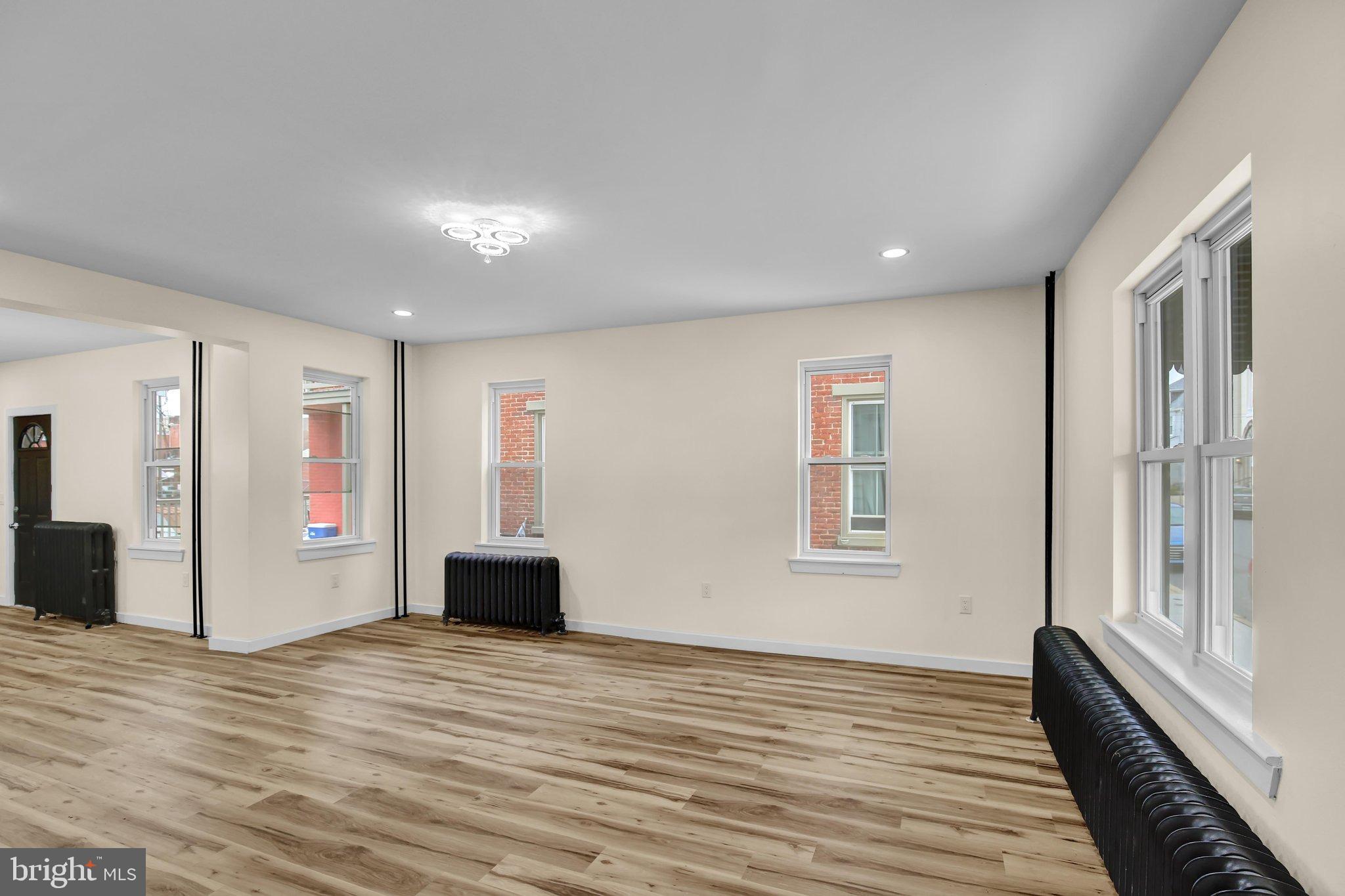 41 W WASHINGTON STREET