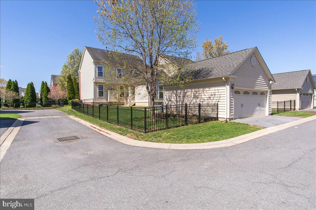 ADAMSTOWN COMMONS - Residential