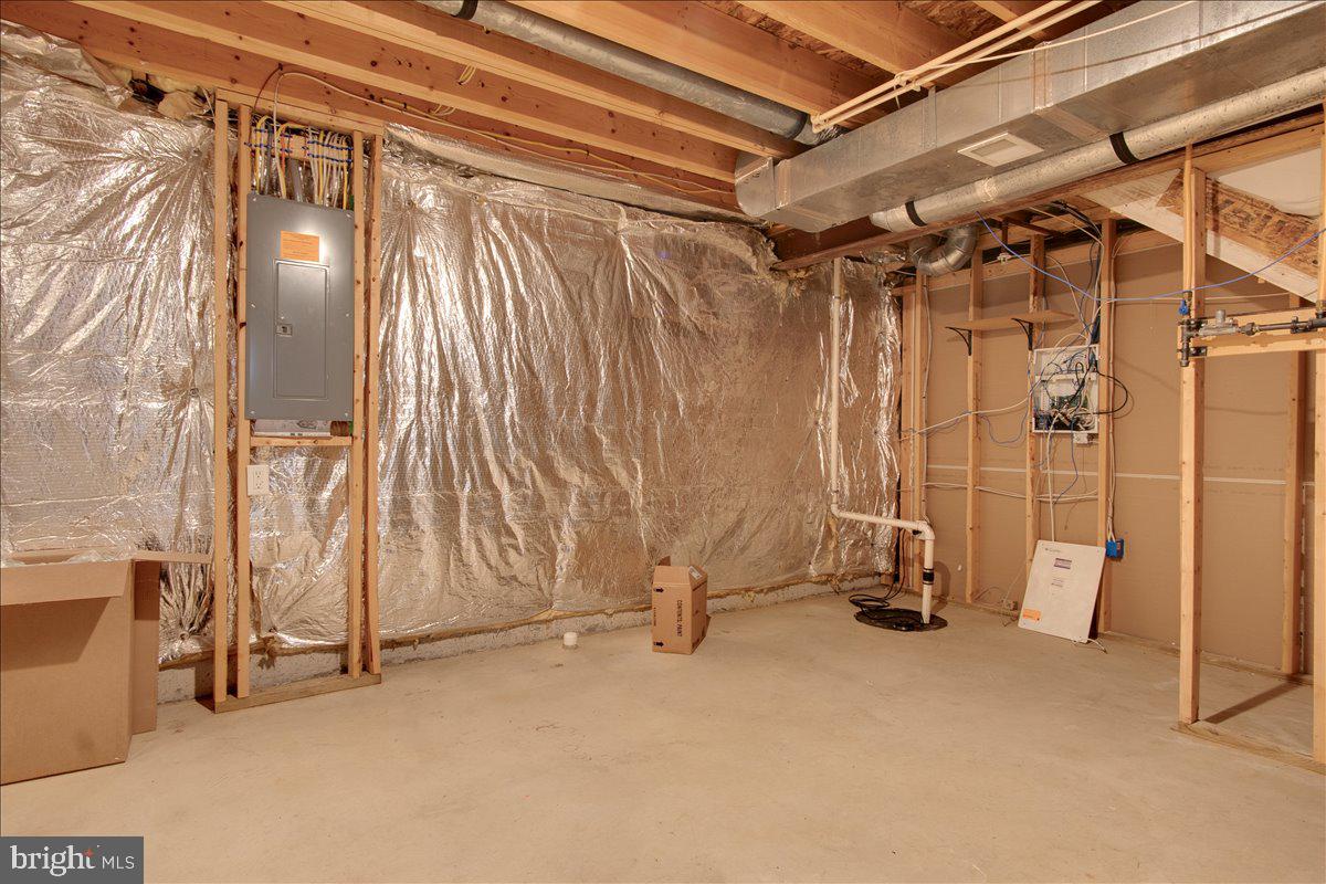 ADAMSTOWN COMMONS - Residential