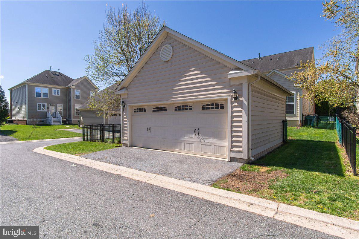 ADAMSTOWN COMMONS - Residential