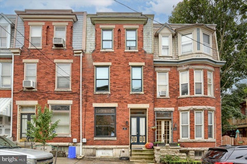 Townhouse For Sale - 233 Hamilton Street<br/> HARRISBURG, PA 17102