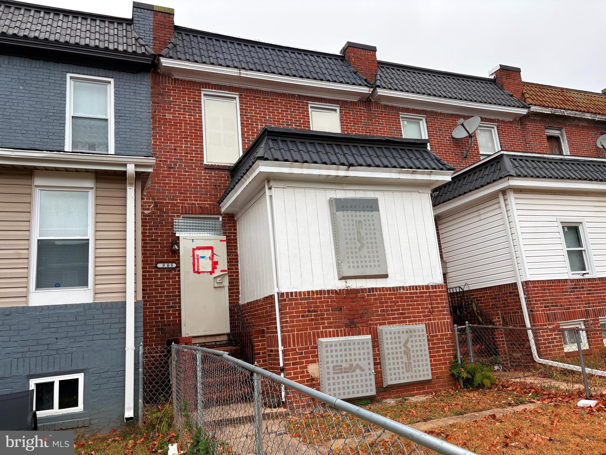 3908 W GARRISON AVENUE