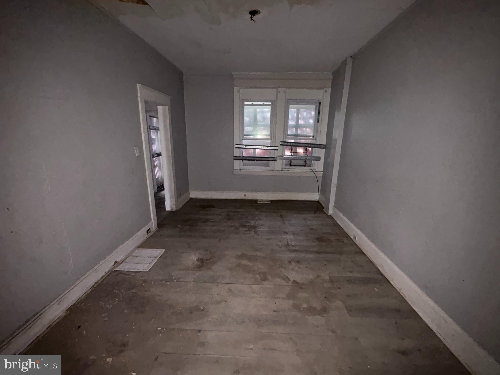 3908 W GARRISON AVENUE