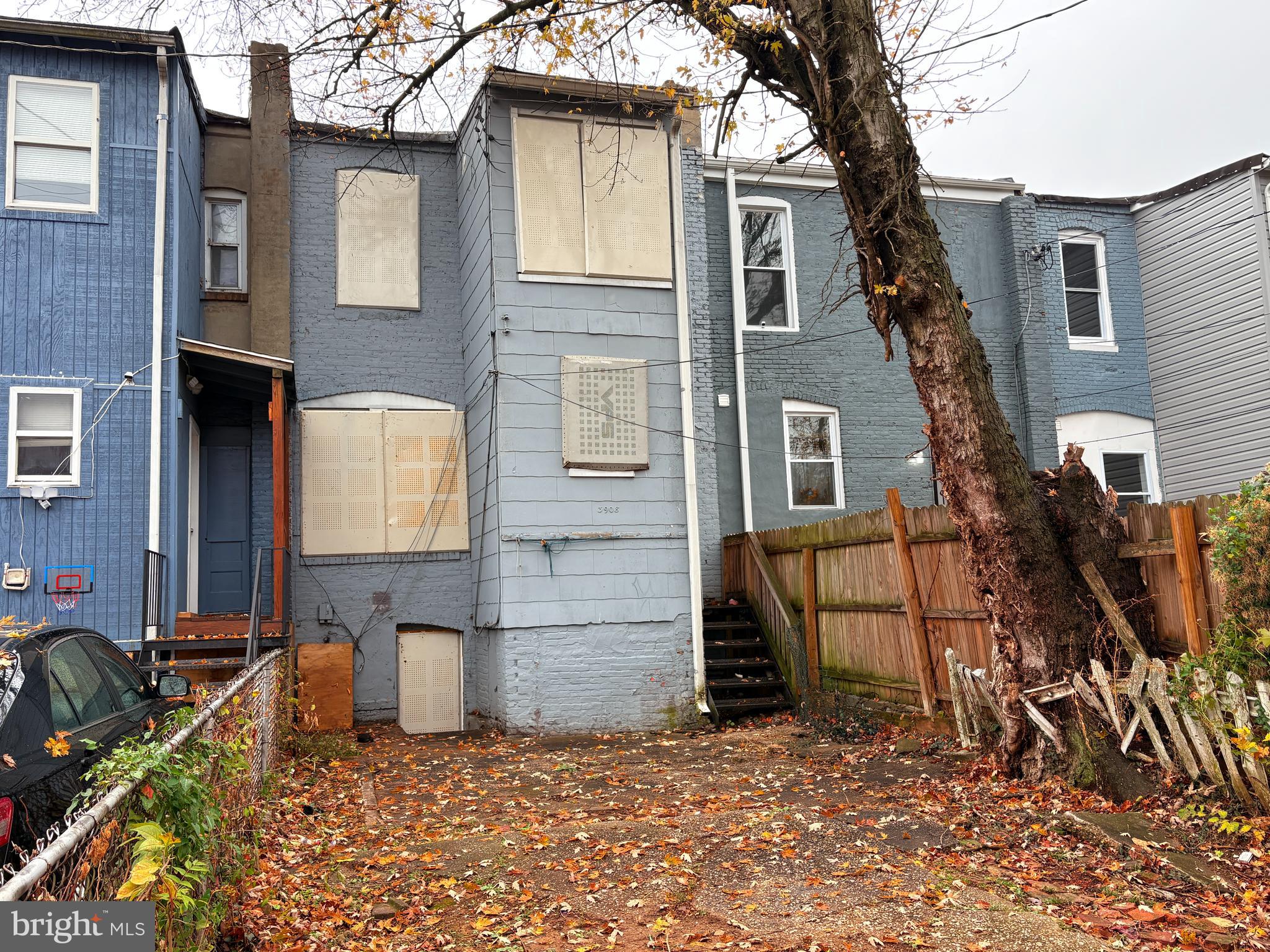 3908 W GARRISON AVENUE