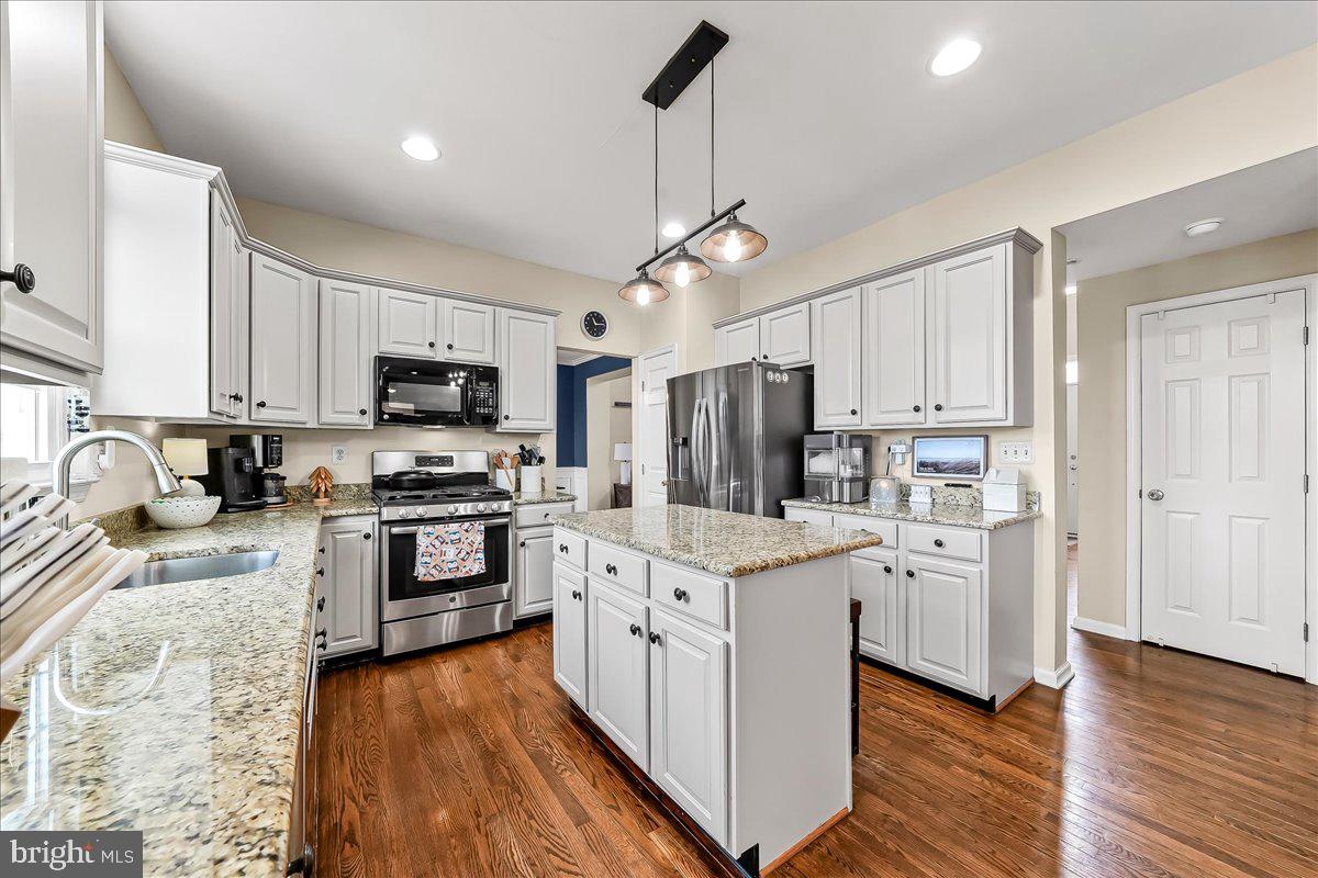 MEADOWS AT VALLEYFRG - Residential Lease