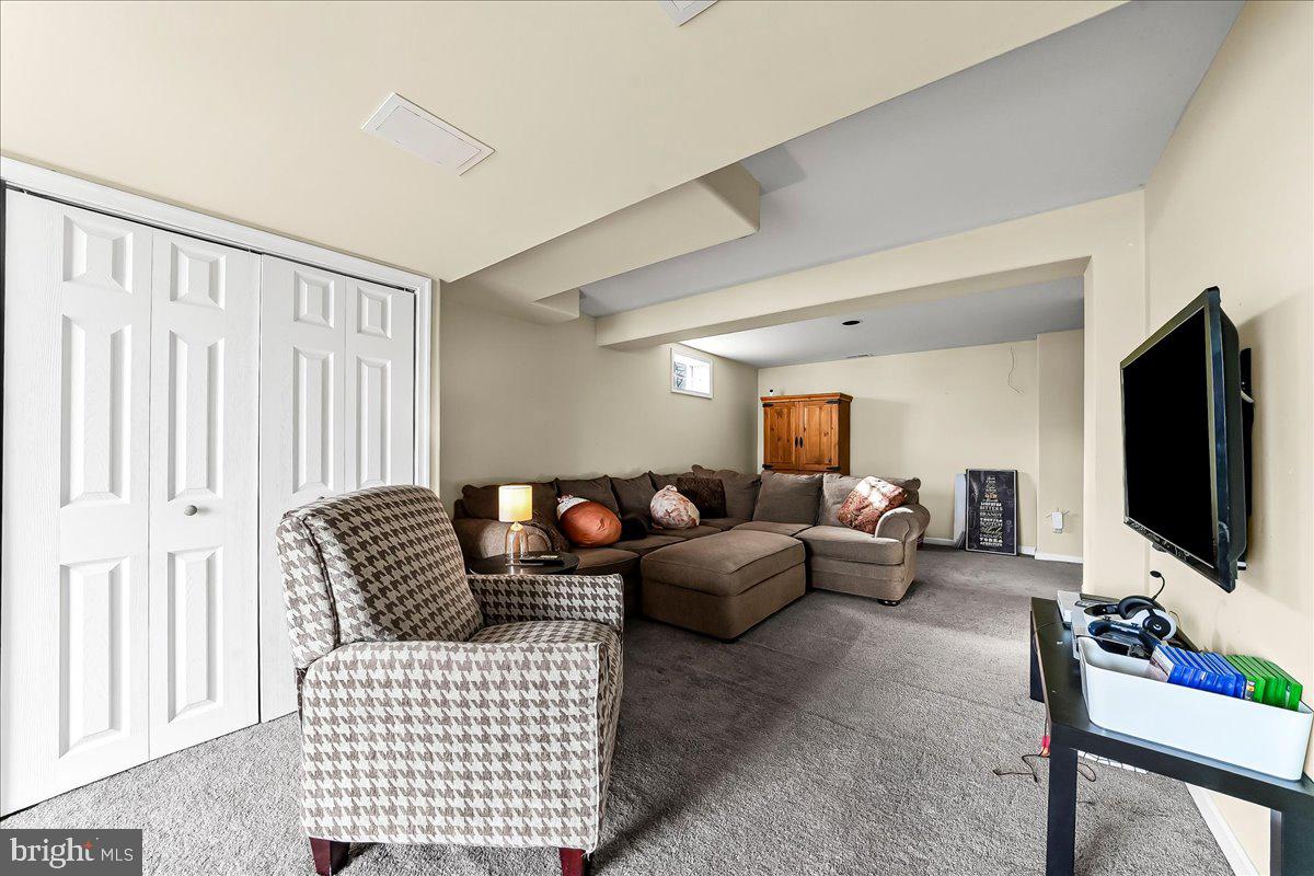 MEADOWS AT VALLEYFRG - Residential Lease