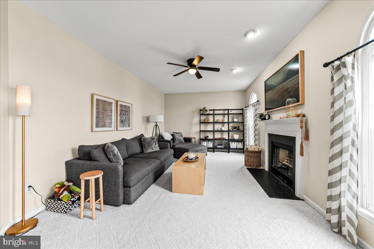 MEADOWS AT VALLEYFRG - Residential Lease