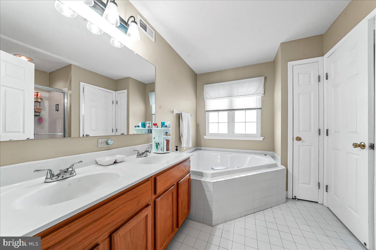 MEADOWS AT VALLEYFRG - Residential Lease