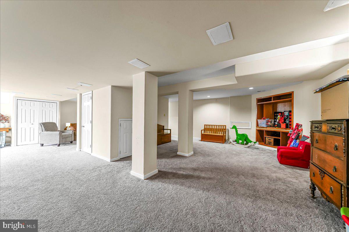 MEADOWS AT VALLEYFRG - Residential Lease