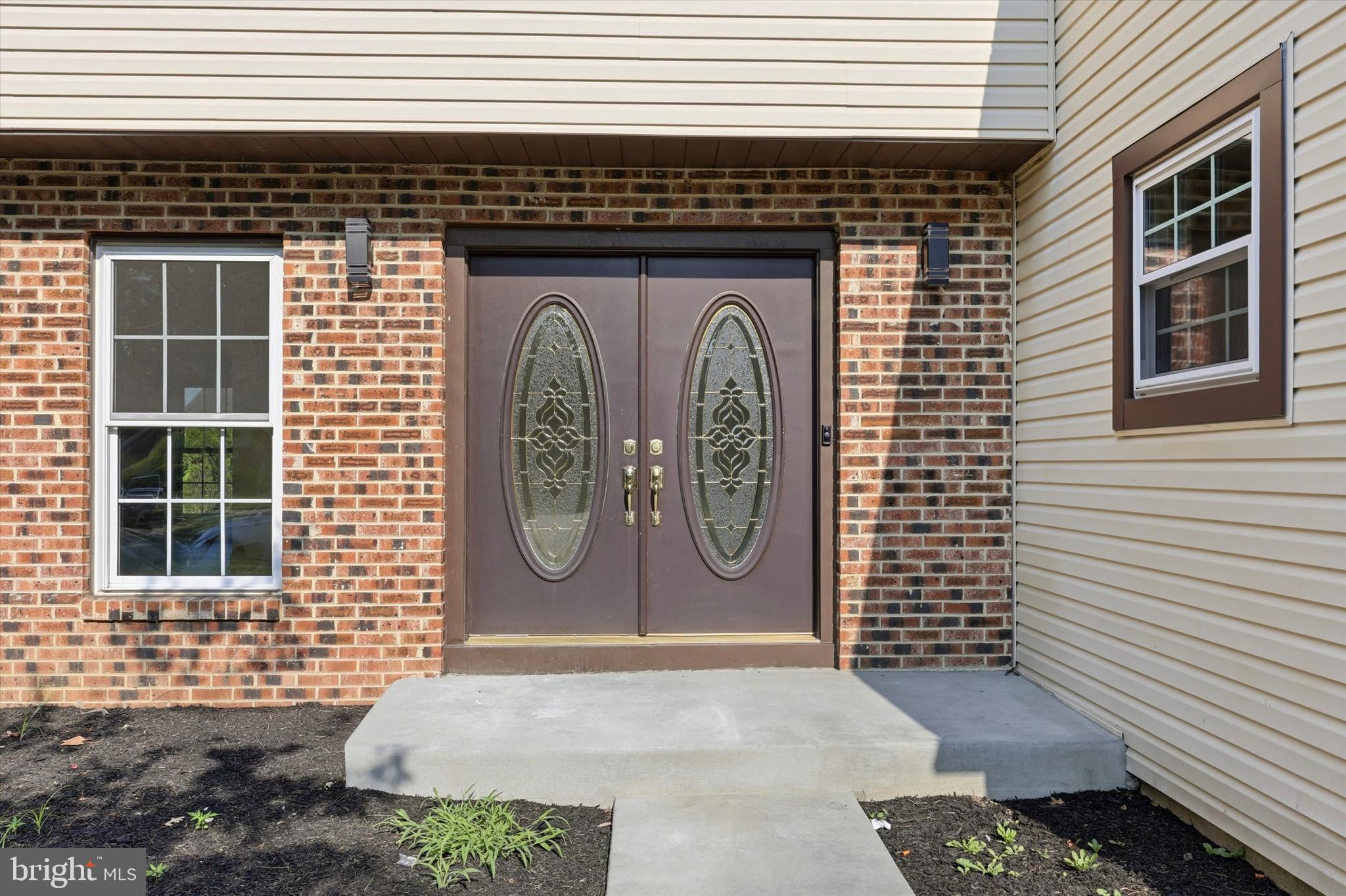 48 MEADOWRUE COURT