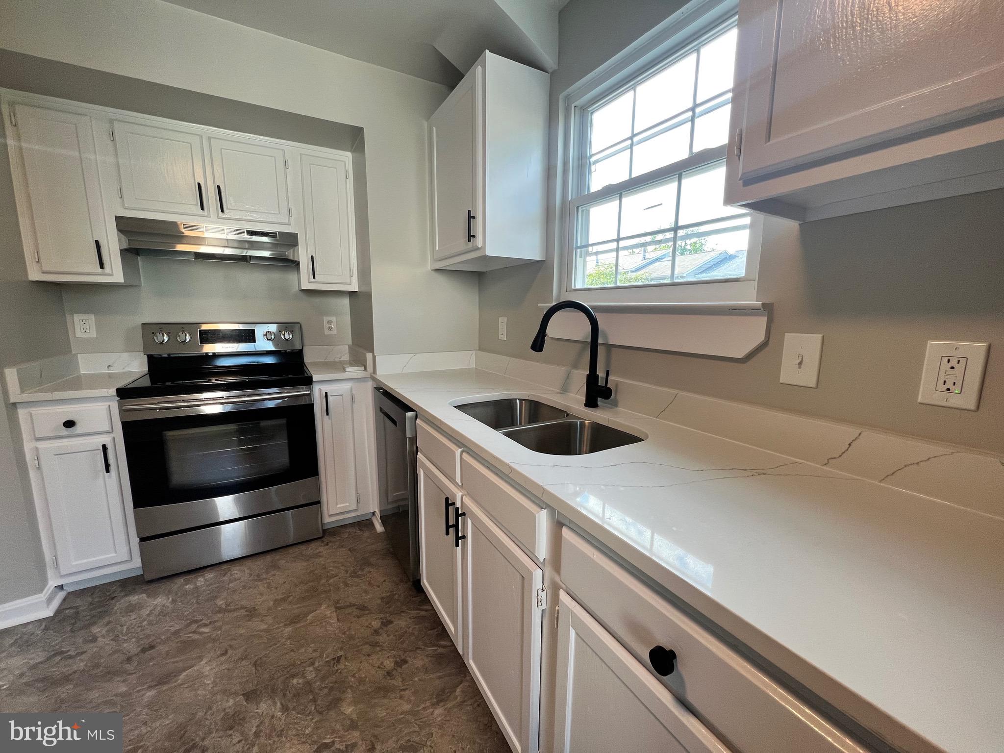 VALLEYBROOKE - Residential Lease