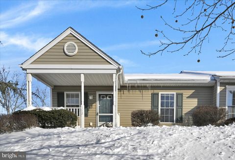 Townhouse For Sale - 112 W Harmony Drive<br/> POTTSTOWN, PA 19464