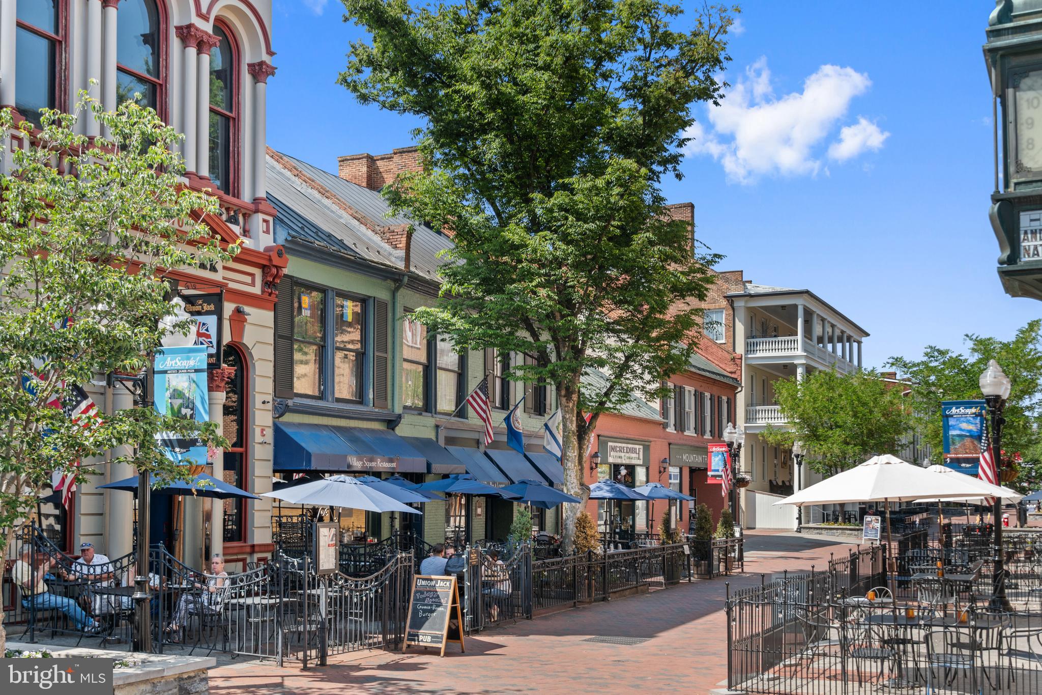 ABRAMS POINTE - Residential