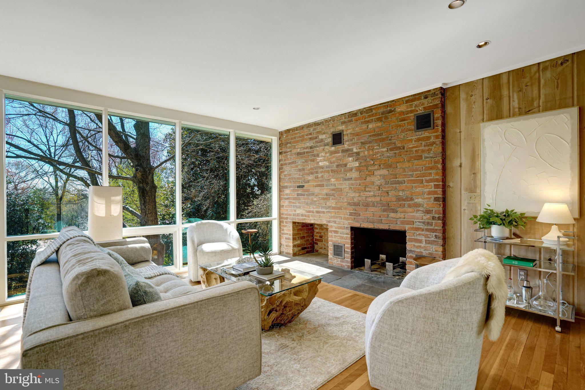 HOLLIN HILLS - Residential