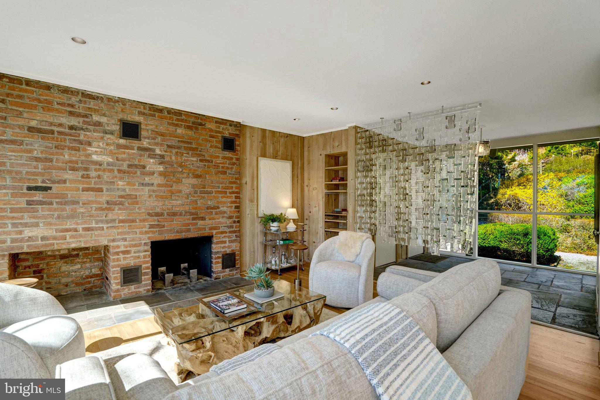 HOLLIN HILLS - Residential