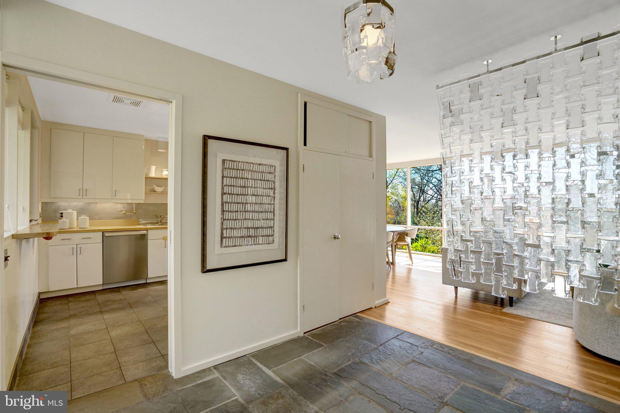 HOLLIN HILLS - Residential