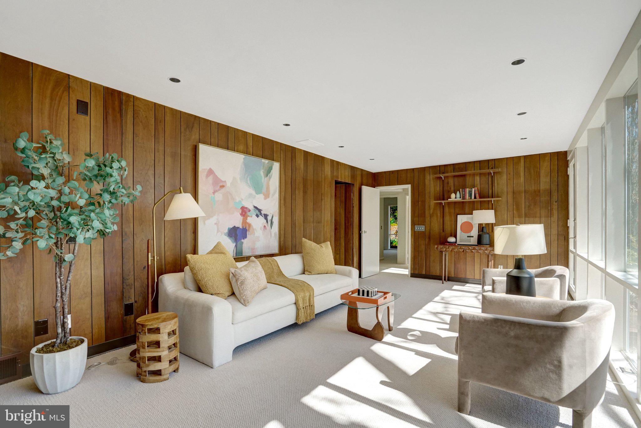 HOLLIN HILLS - Residential