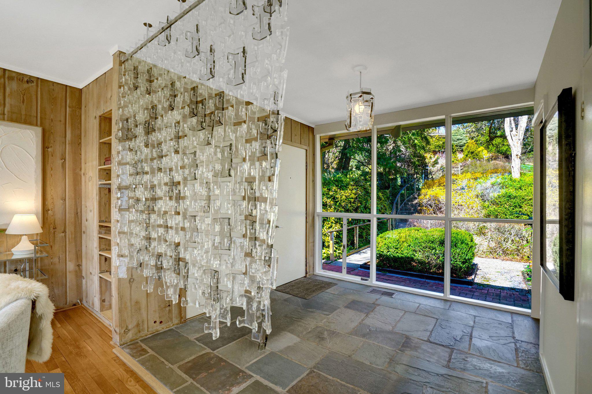 HOLLIN HILLS - Residential