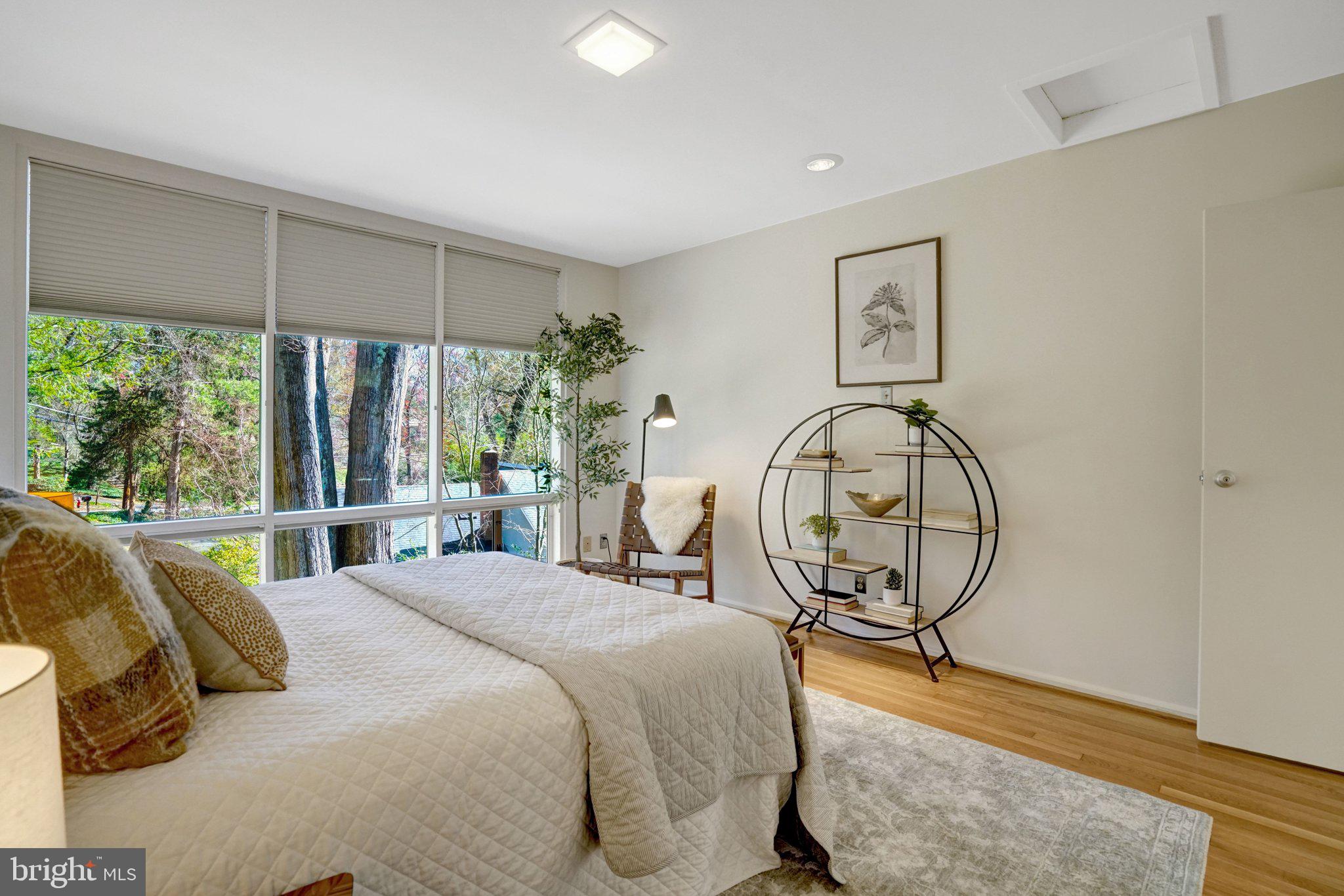 HOLLIN HILLS - Residential