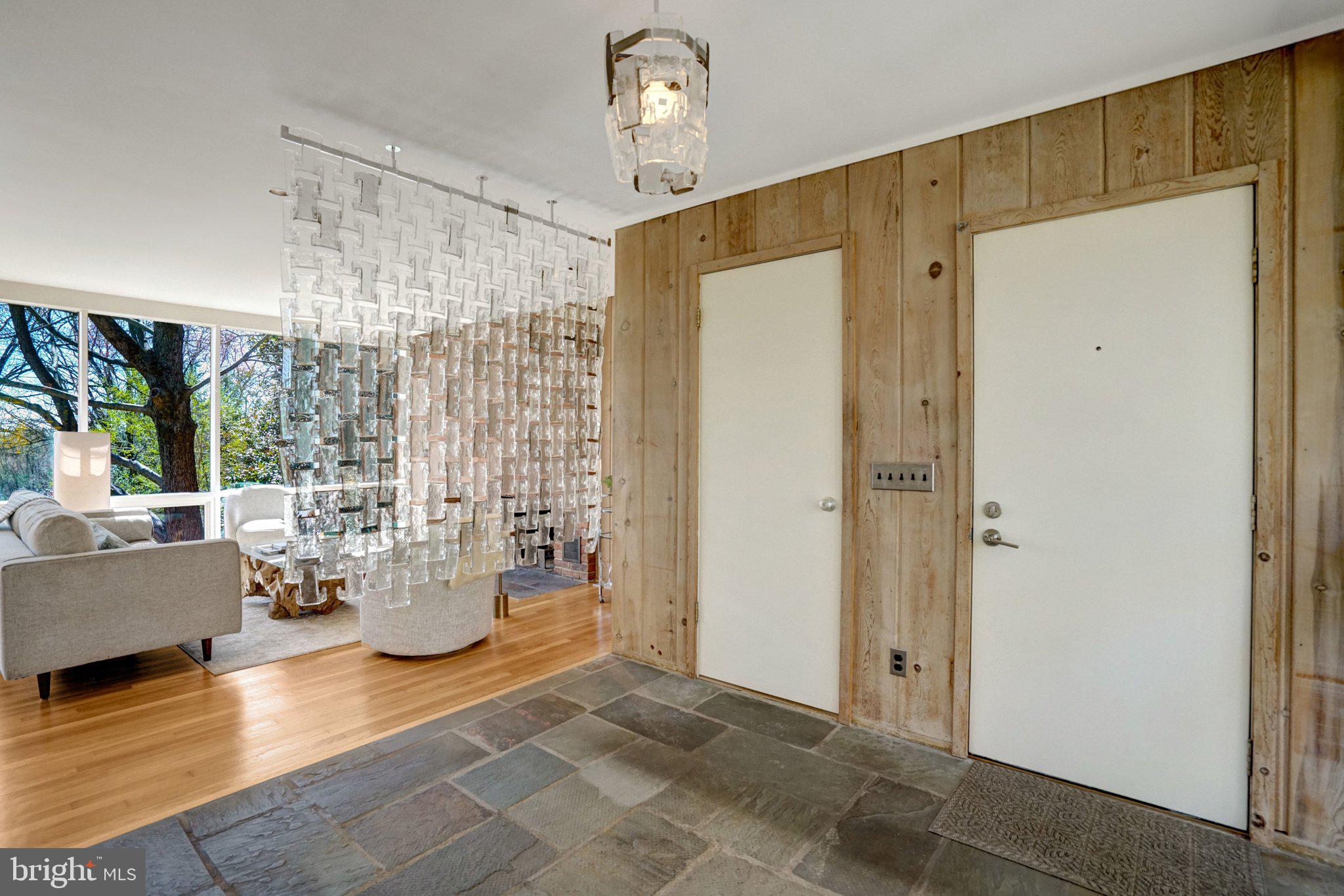 HOLLIN HILLS - Residential