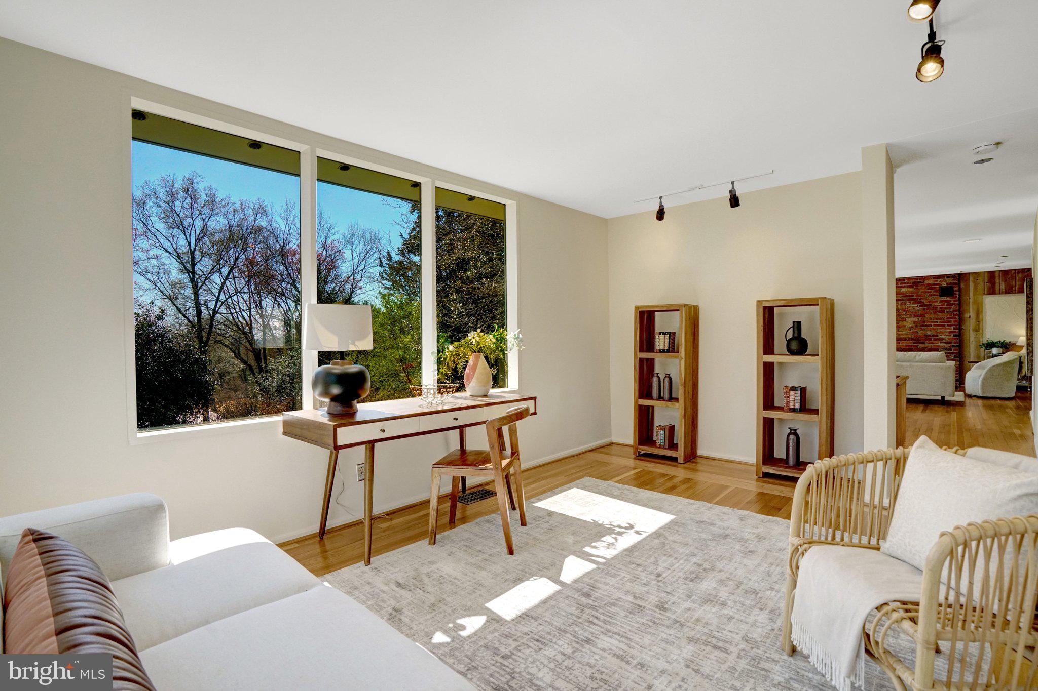 HOLLIN HILLS - Residential