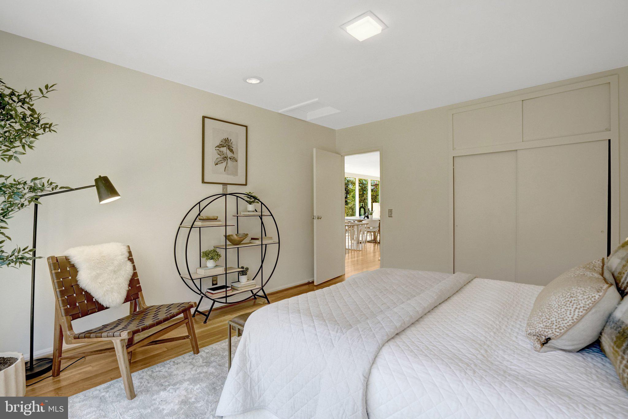 HOLLIN HILLS - Residential