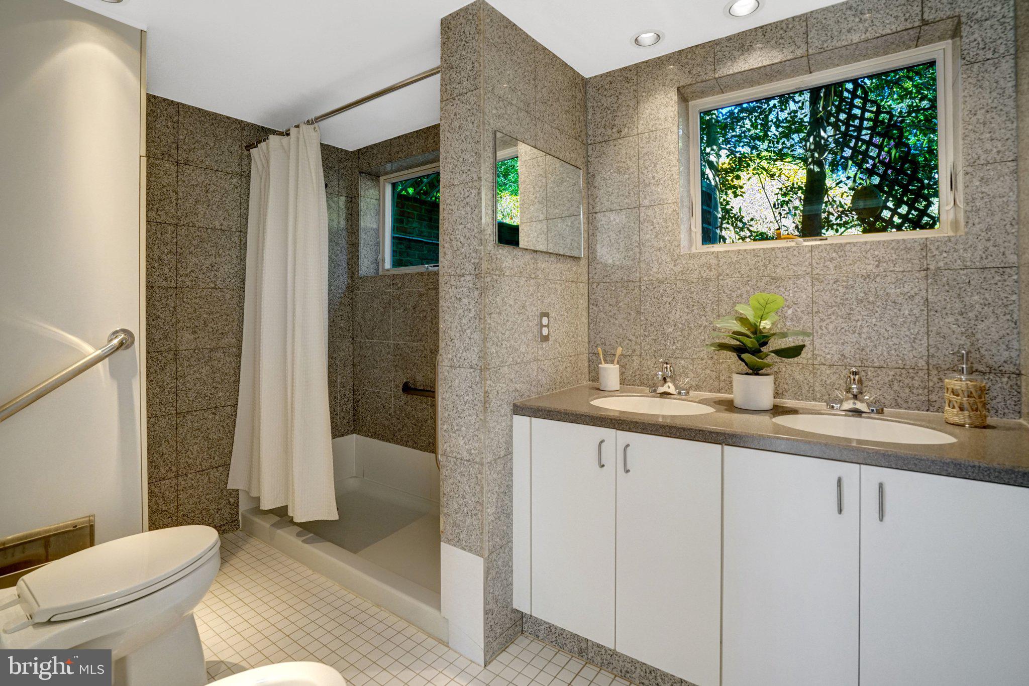 HOLLIN HILLS - Residential